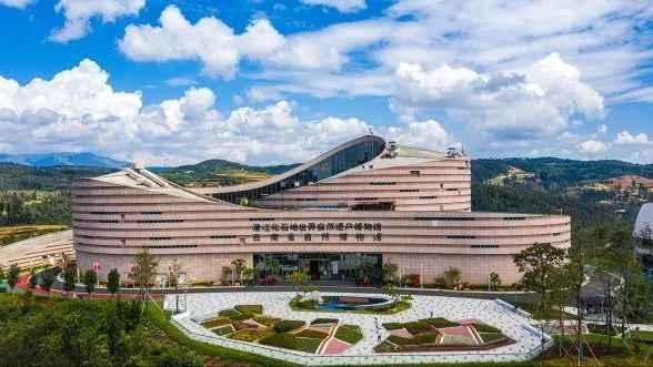 汕昆高速公路：穿越四省的经济大动脉与风景长廊