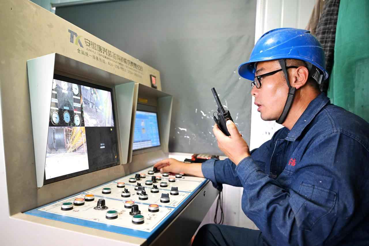 宁夏最长电力地下顶管工程贯通